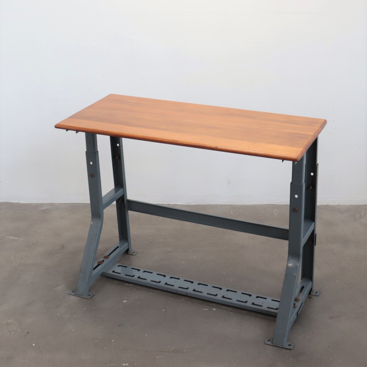 #3762　アメリカ　ヴィンテージ　作業台　店舗什器　アパレル什器　テーブル　ガレージ　work table　インダストリアル　鉄脚
