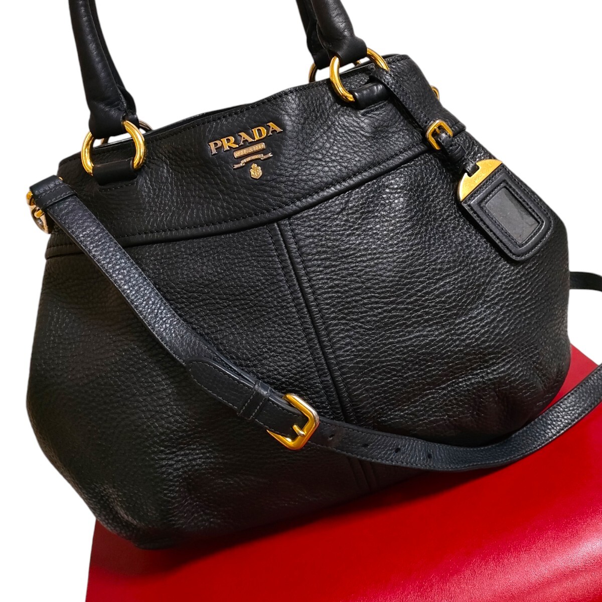 極美品 正規品 PRADA レザートートバッグ ショルダーバッグ ブラック レディース バッグ プラダ 美品 ハンドバッグ オールレザー ゴールド_画像2