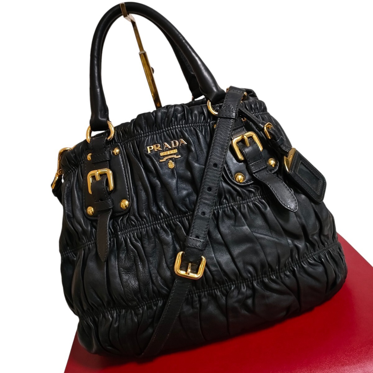 美品 正規品 PRADA オール レザー ギャザーハンドバッグ 美品 正規品 PRADA オール レザー ギャザーハンドバッグ