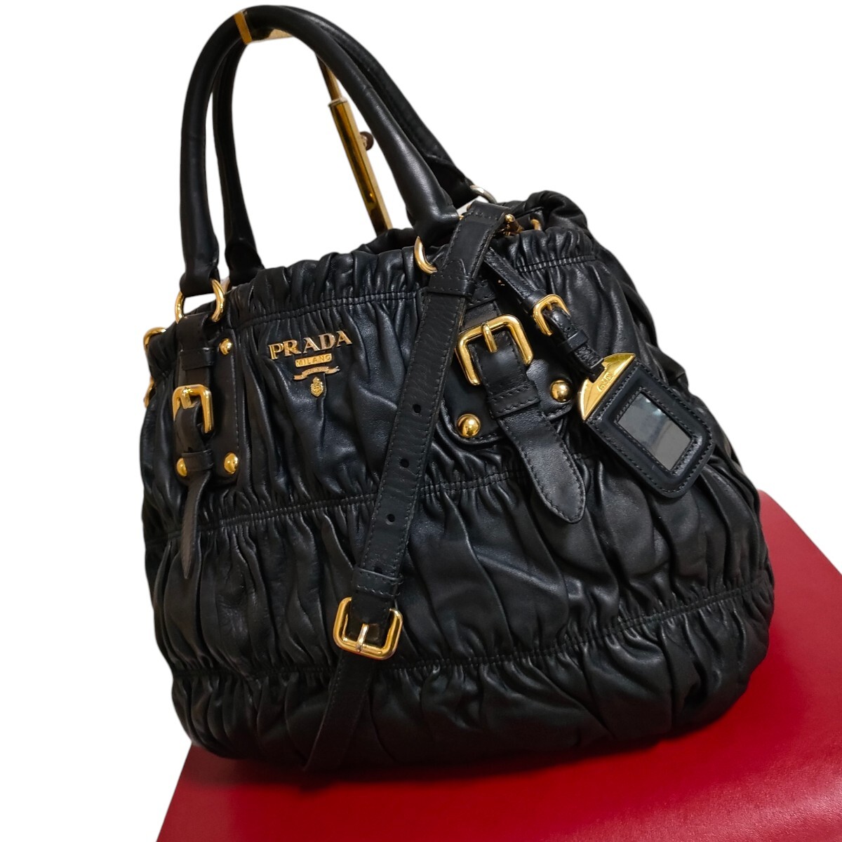 美品 正規品 PRADA オール レザー ギャザーハンドバッグ 美品 正規品 PRADA オール レザー ギャザーハンドバッグ