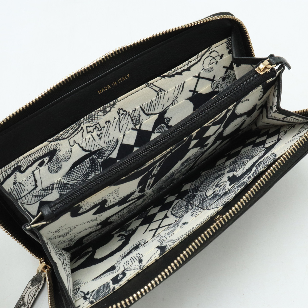 CHANEL シャネル ラッキーフラワー ココマーク ラウンド CHANEL シャネル ラッキーフラワー ココマーク ラウンド