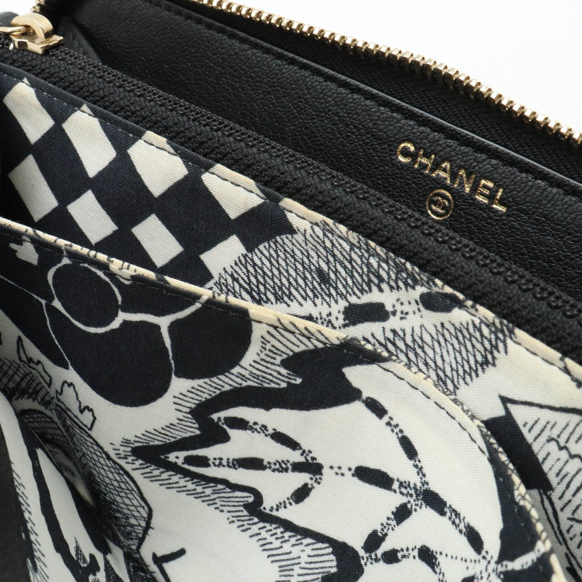 CHANEL シャネル ラッキーフラワー ココマーク ラウンド CHANEL シャネル ラッキーフラワー ココマーク ラウンド