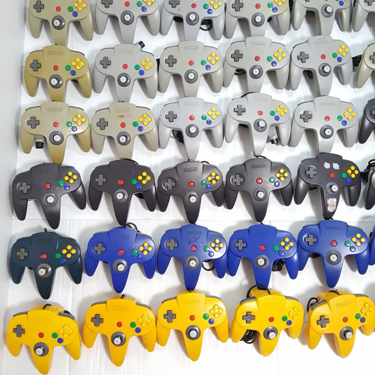 294) ニンテンドー64 NINTENDO64 コントローラー 56点まとめ売り 294) ニンテンドー64 NINTENDO64 コントローラー 56点まとめ売り