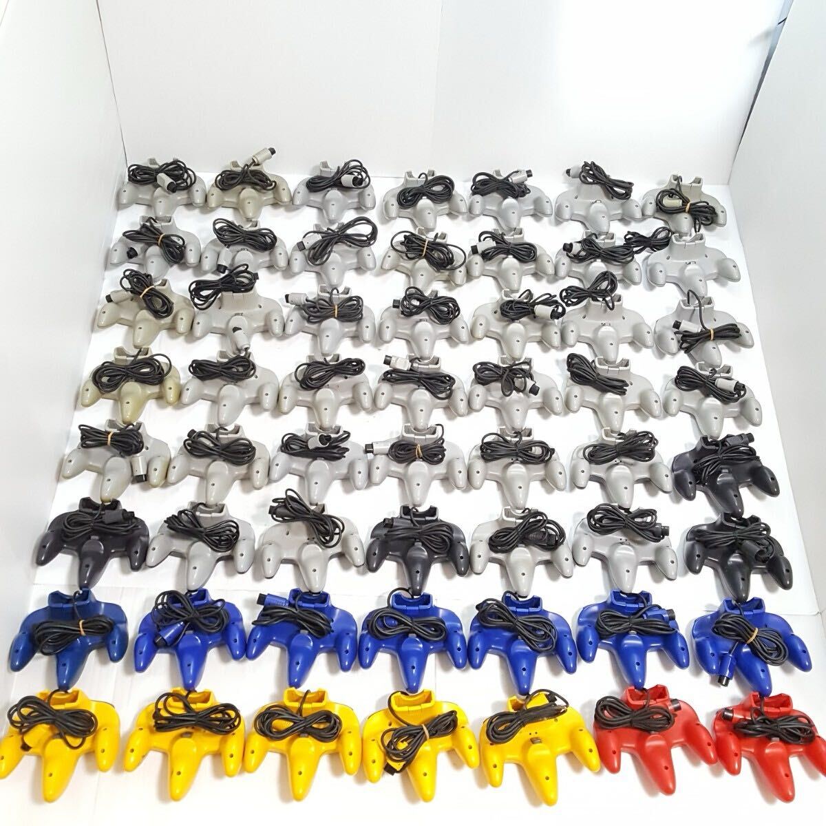 294) ニンテンドー64 NINTENDO64 コントローラー 56点まとめ売り 294) ニンテンドー64 NINTENDO64 コントローラー 56点まとめ売り