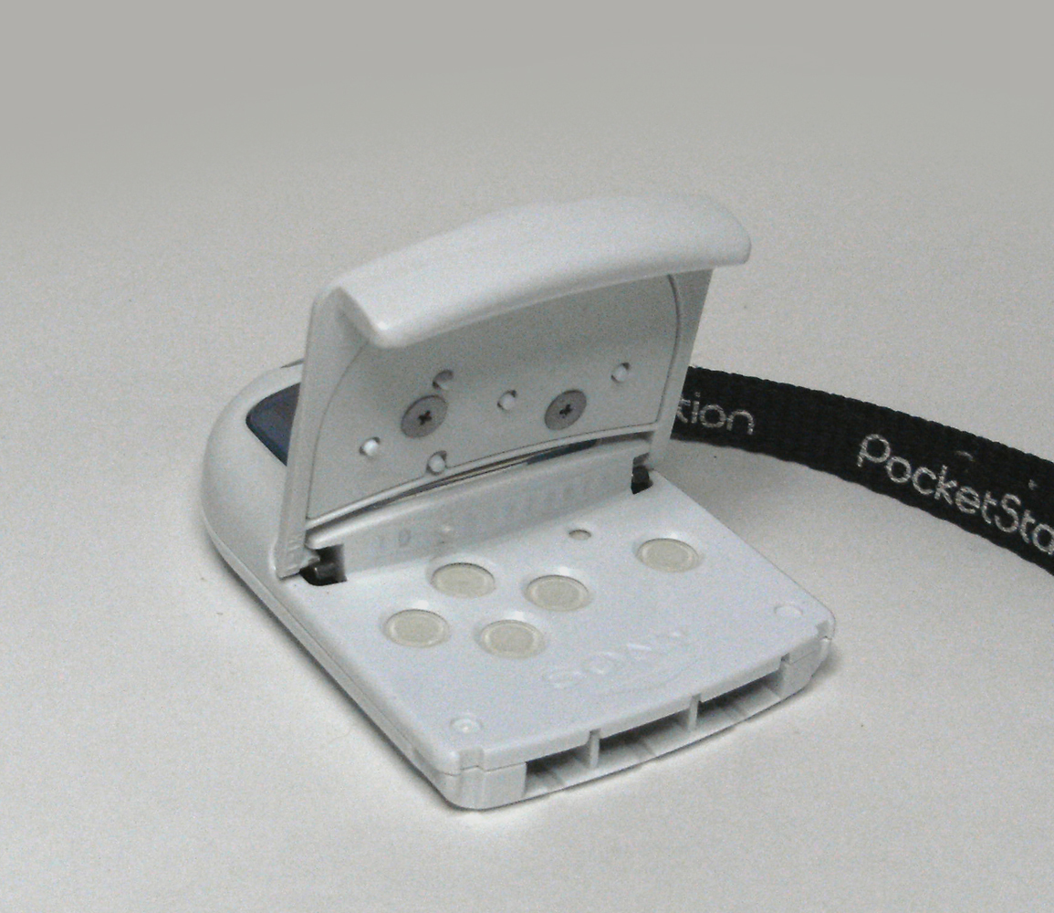 ○ SONY 純正 ポケットステーション (ホワイト) SCPH-4000 動作OK ストラップ付属 PocketStation White ポケステ( ポケットステーション)｜売買されたオークション情報、Yahoo!オークション(旧ヤフオク!) の商品情報をアーカイブ公開 -  オークファン（aucfan.com）