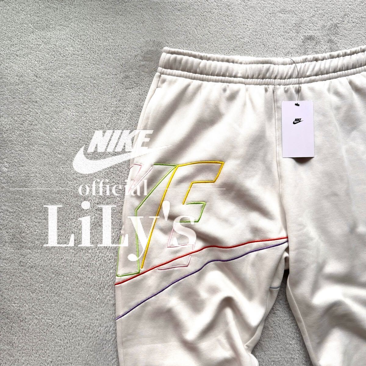 新品未使用 NIKE 上下セットアップ オフホワイト カラフル 新品未使用 NIKE 上下セットアップ オフホワイト カラフル