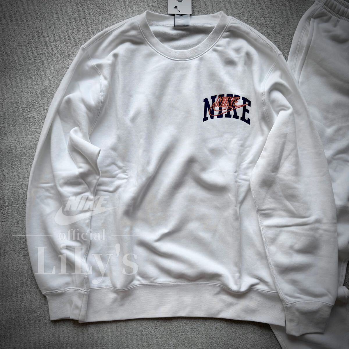 新品 NIKE上下セットアップ XLサイズ 白 ホワイト ロゴ刺繍 新品 NIKE上下セットアップ XLサイズ 白 ホワイト ロゴ刺繍