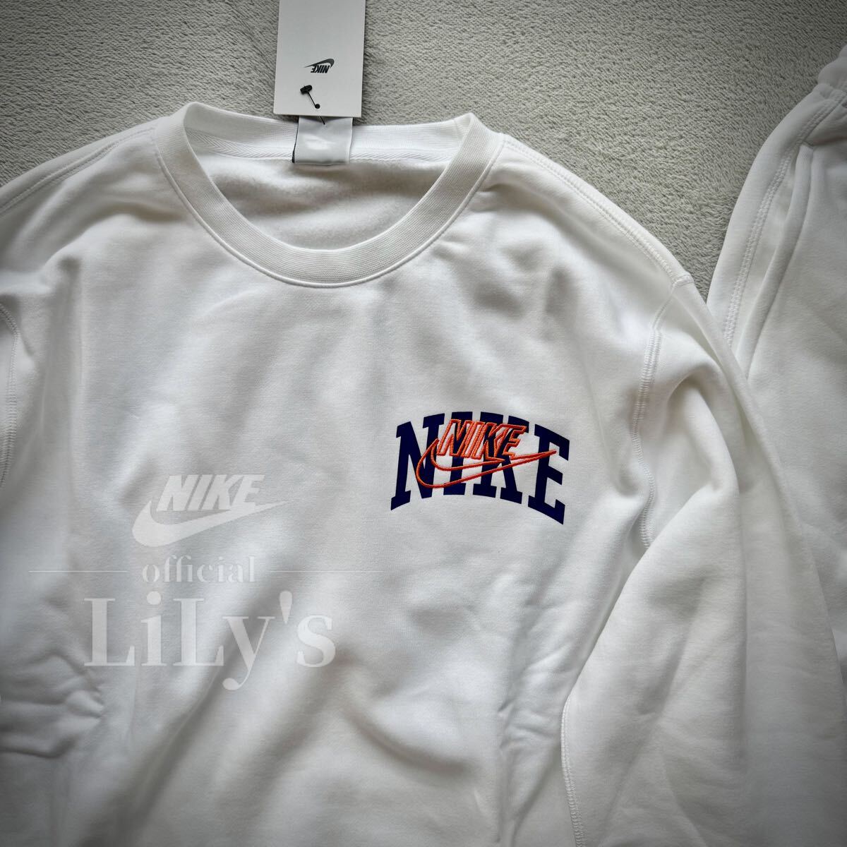 新品 NIKE上下セットアップ XLサイズ 白 ホワイト ロゴ刺繍 新品 NIKE上下セットアップ XLサイズ 白 ホワイト ロゴ刺繍