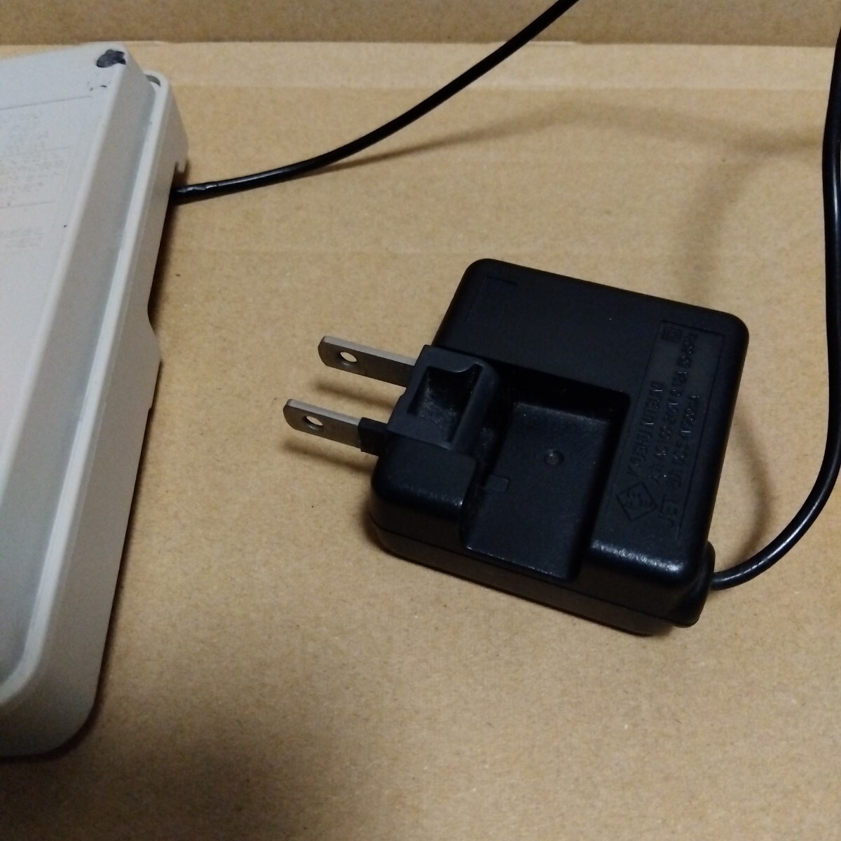 NTTドコモ FOMA ACアダプタ02と卓上ホルダP47 充電器 ガラケー NTTドコモ FOMA ACアダプタ02と卓上ホルダP47 充電器 ガラケー