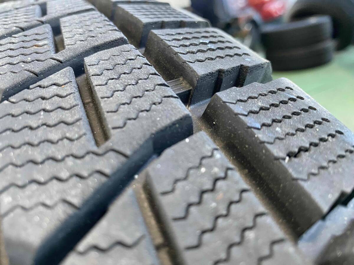状態良好 ☆ 2022年製 9分山 スタッドレス 中古4本セット DUNLOP WINTERMAXX SJ8+ ☆ 265/65R17 112Q ☆ ランクル プラド ☆_画像3