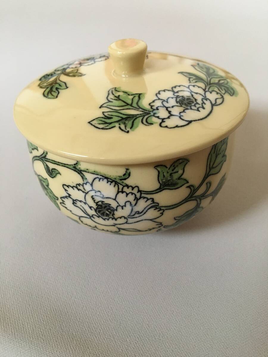 新品　日本制磁器　蓋付き　煎茶　湯呑　新品未使用　日本制