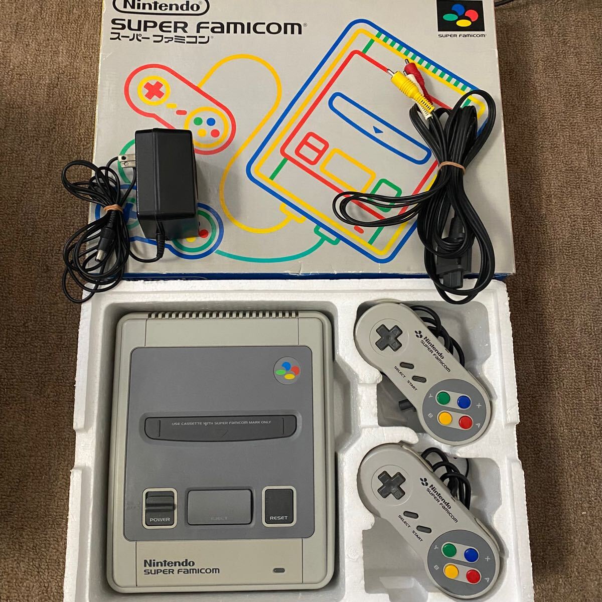 匿名配送　送料無料　スーパーファミコン　本体　内容物は全て純正品