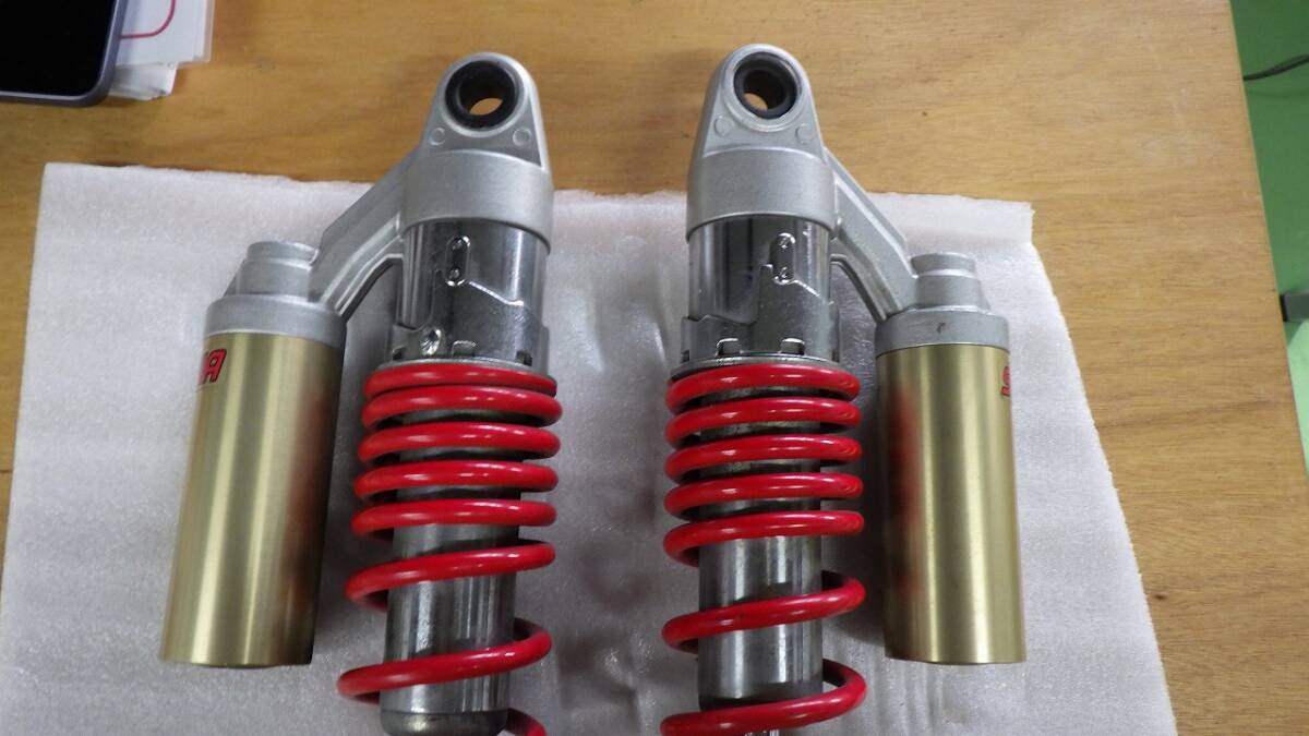 CB400SF NC39純正SHOWAリアサス左右リアサスペンション ショウワ CB400SF NC39純正SHOWAリアサス左右リアサスペンション ショウワ
