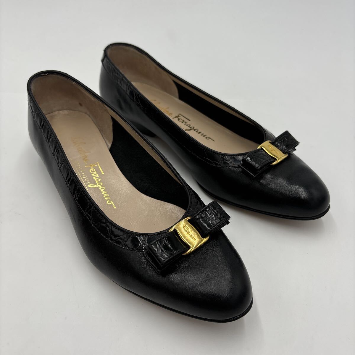 ＊ 良品 付屬品完備 Salvatore Ferragamo サルヴァトーレフェラガモ 本革 クロコ型押し ヴァラリボン フラット パンプス 6C 23cm