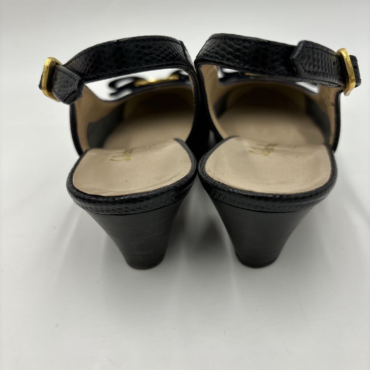 ＊ 良品 箱付き '高級(jí)婦人靴' Salvatore Ferragamo サルヴァトーレフェラガモ 本革 ヴァラリボン パンプス ヒール サンダル 5C 22cm