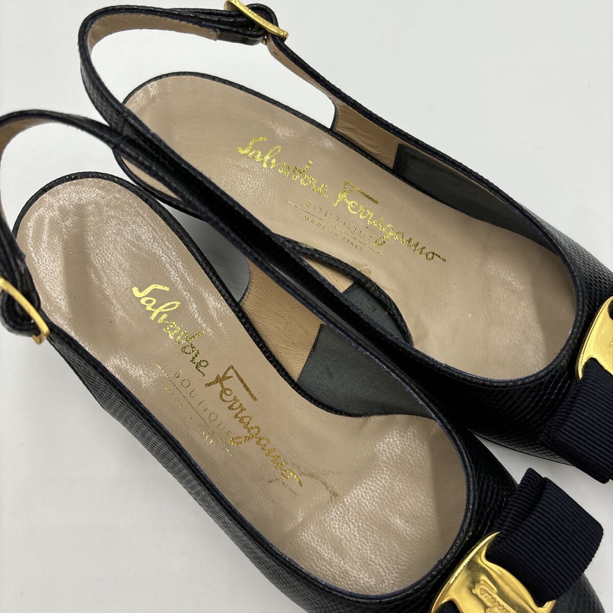 ＊ 良品 箱付き '高級(jí)婦人靴' Salvatore Ferragamo サルヴァトーレフェラガモ 本革 ヴァラリボン パンプス ヒール サンダル 5C 22cm