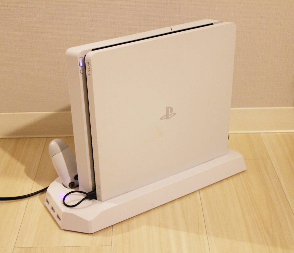 6120円 SONY PlayStation 4 中古 動作確認済 CUH-2000A 送料込み 6120円 SONY PlayStation 4 中古 動作確認済 CUH-2000A 送料込み