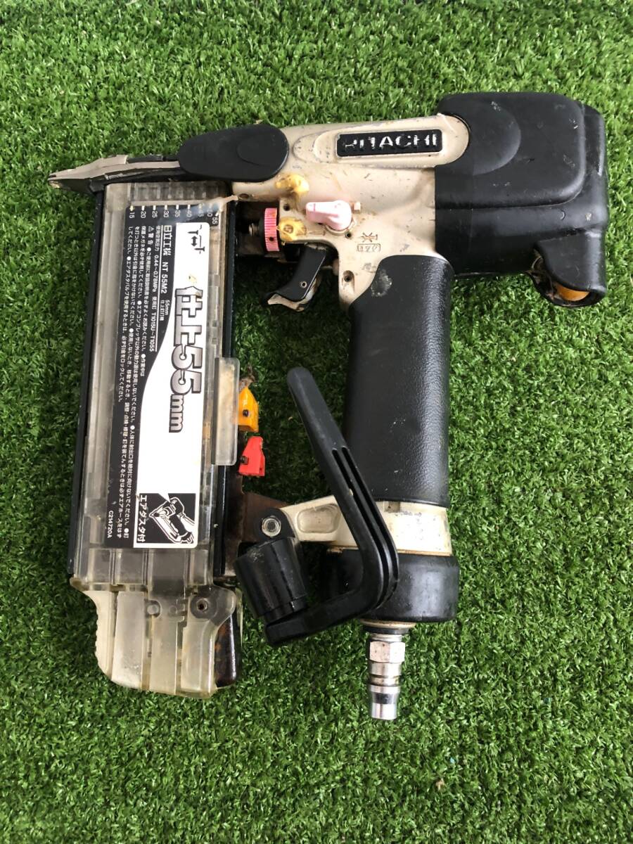 【中古品】日立工機 55㎜常圧仕上打ち機 エアダスタ付 NT55M2　ITCDHKUUZNE0