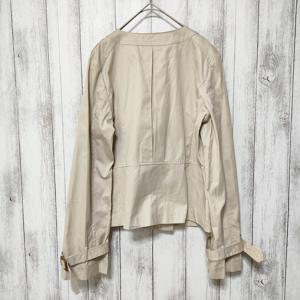 ナチュラルビューティベーシック　(M)　袖ベルト付き ジャケット