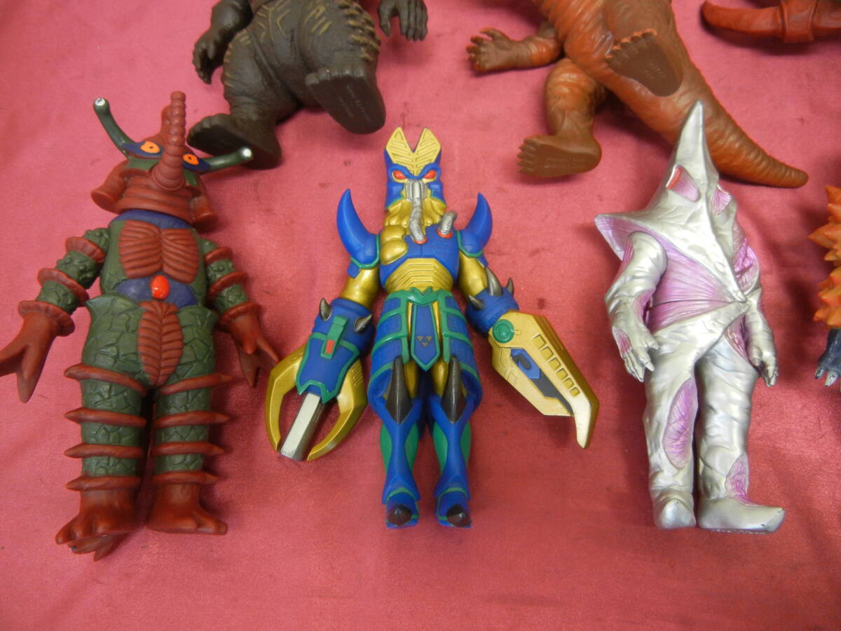 ソフビ】中古 ウルトラ怪獣 12体 画像の品 一式まとめて ソフビ】中古 ウルトラ怪獣 12体 画像の品 一式まとめて