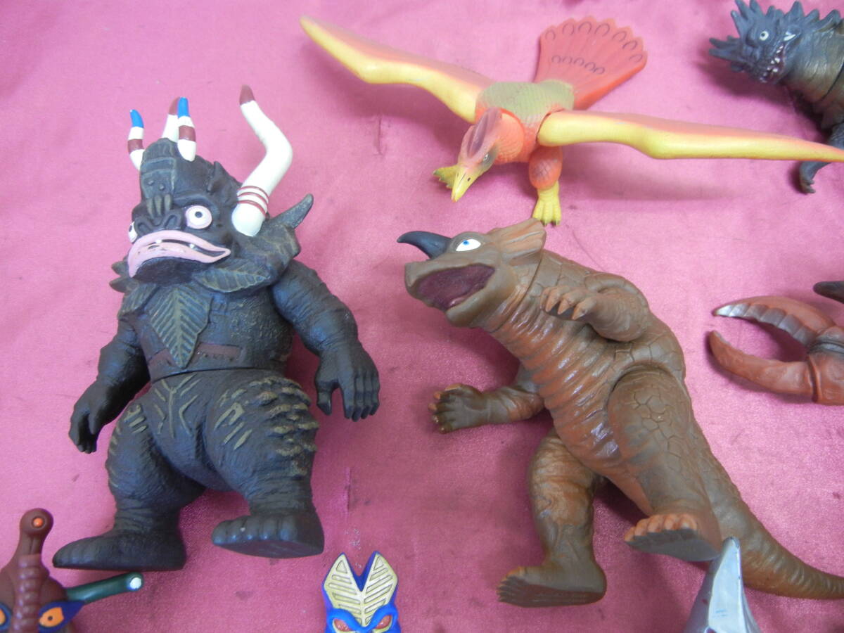 ソフビ】中古 ウルトラ怪獣 12体 画像の品 一式まとめて ソフビ】中古 ウルトラ怪獣 12体 画像の品 一式まとめて