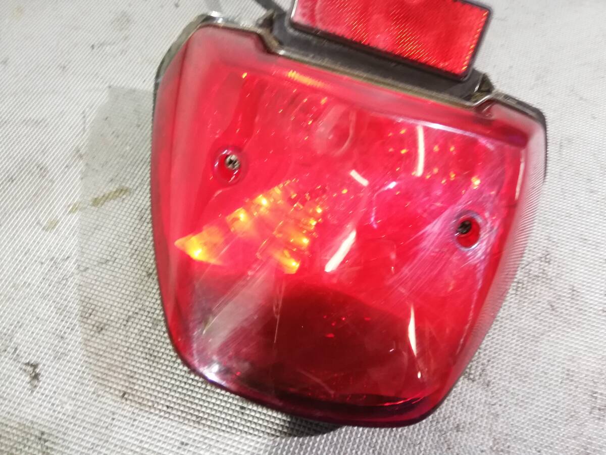 .HZD8 SDH125-51A CBF125 задний фонарь