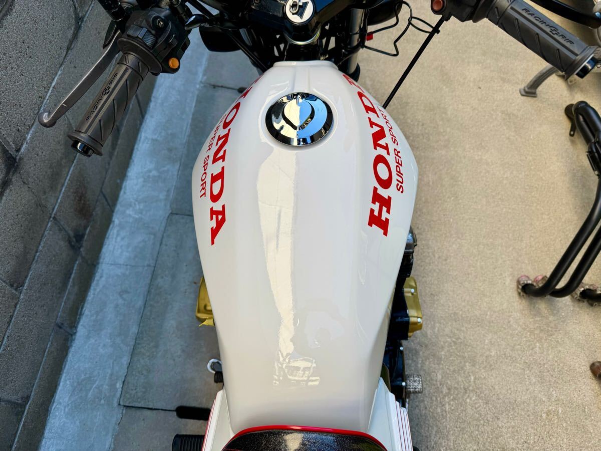 CBX400F CBX550F CBX CBR 白/赤 純正タンクで塗装 綺麗 BEET CBX400F CBX550F CBX CBR 白/赤 純正タンクで塗装 綺麗 BEET