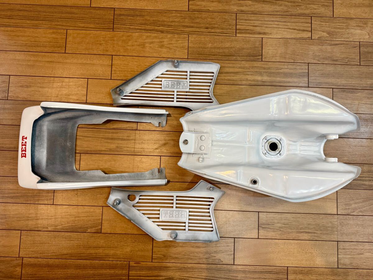 CBX400F CBX550F CBX CBR 白/赤 純正タンクで塗装 綺麗 BEET CBX400F CBX550F CBX CBR 白/赤 純正タンクで塗装 綺麗 BEET