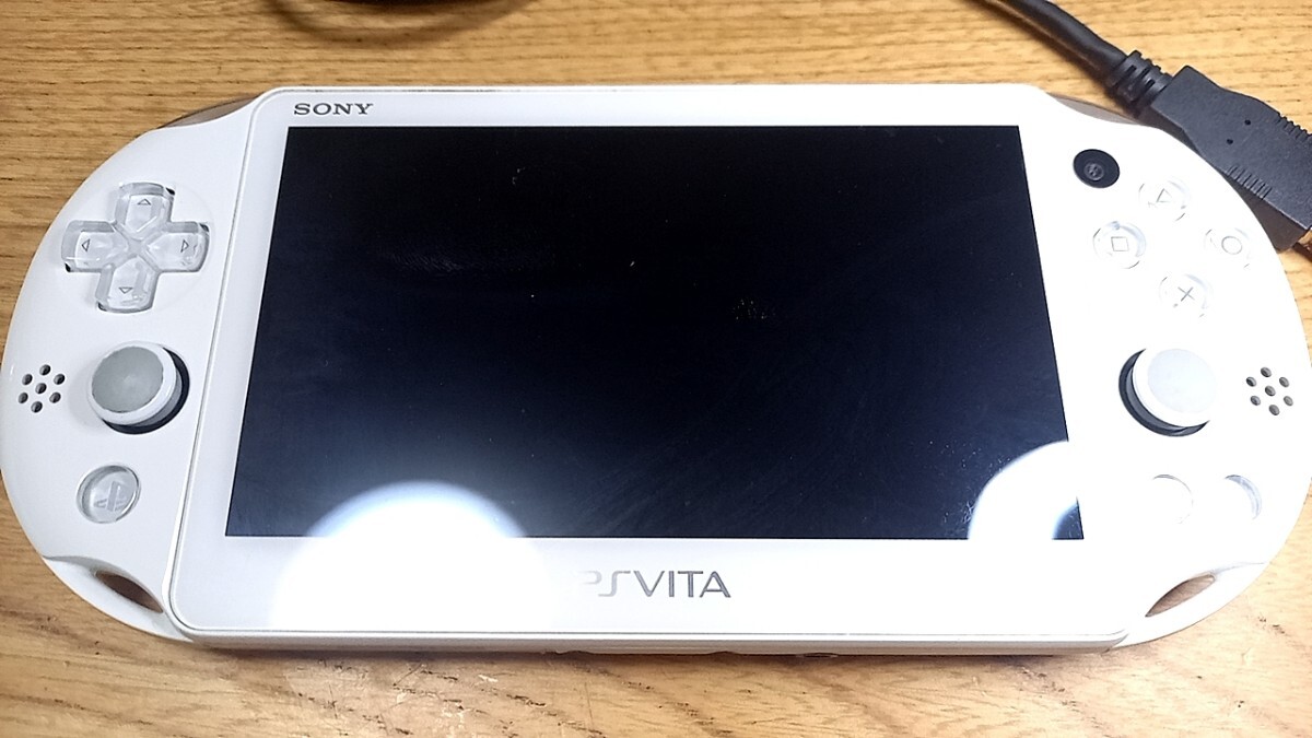 暮らしに便利なアイテム 初期化済 動作品 送料600円 良品 SONY 白(PS PCH-2000 VITA PS PS Vita本体