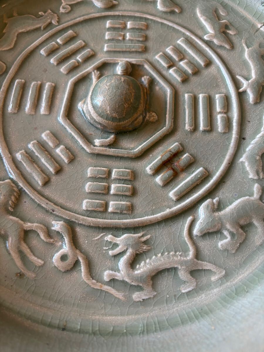 中国古美術品 明清時代 干支文 青磁大皿 30cm 龍泉窯 中国古美術品 明清時代 干支文 青磁大皿 30cm 龍泉窯