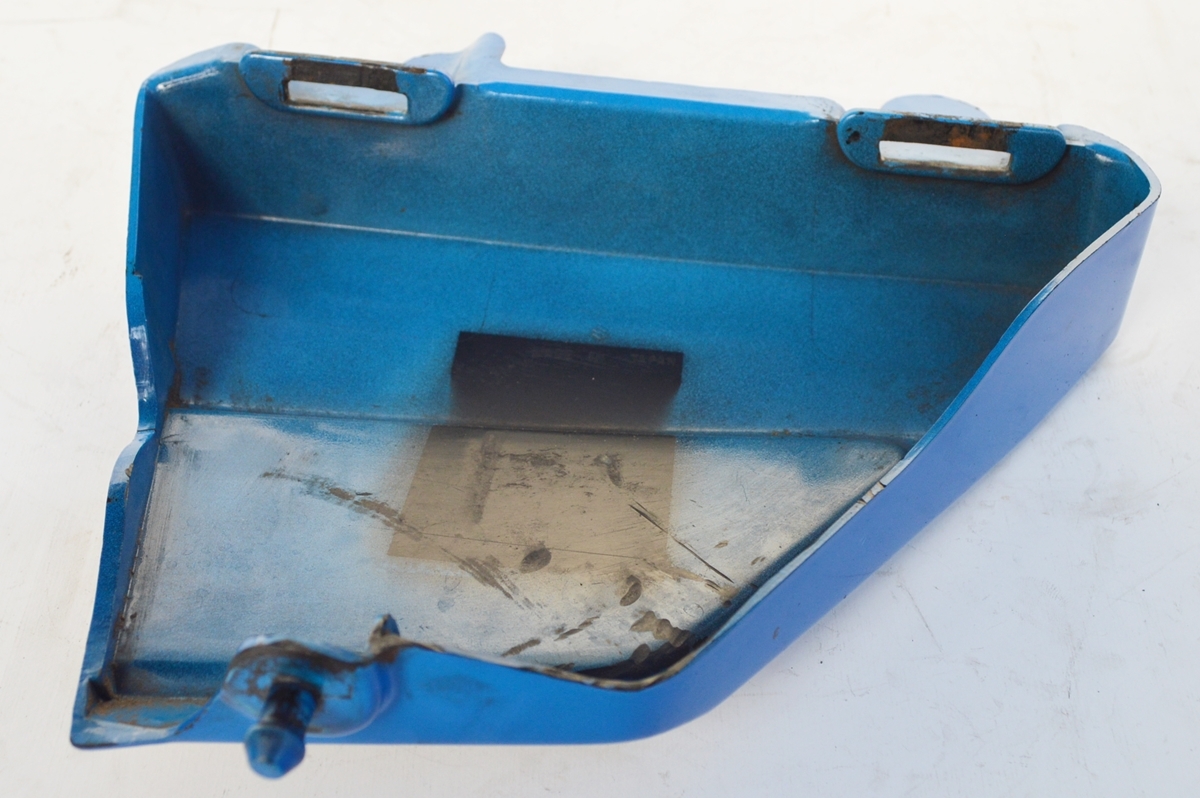 SUZUKI RG250E / X7 サイドカバー右　中古品　当時物　純正品　RG250　GT250/2 GT2502スズキ_画像8