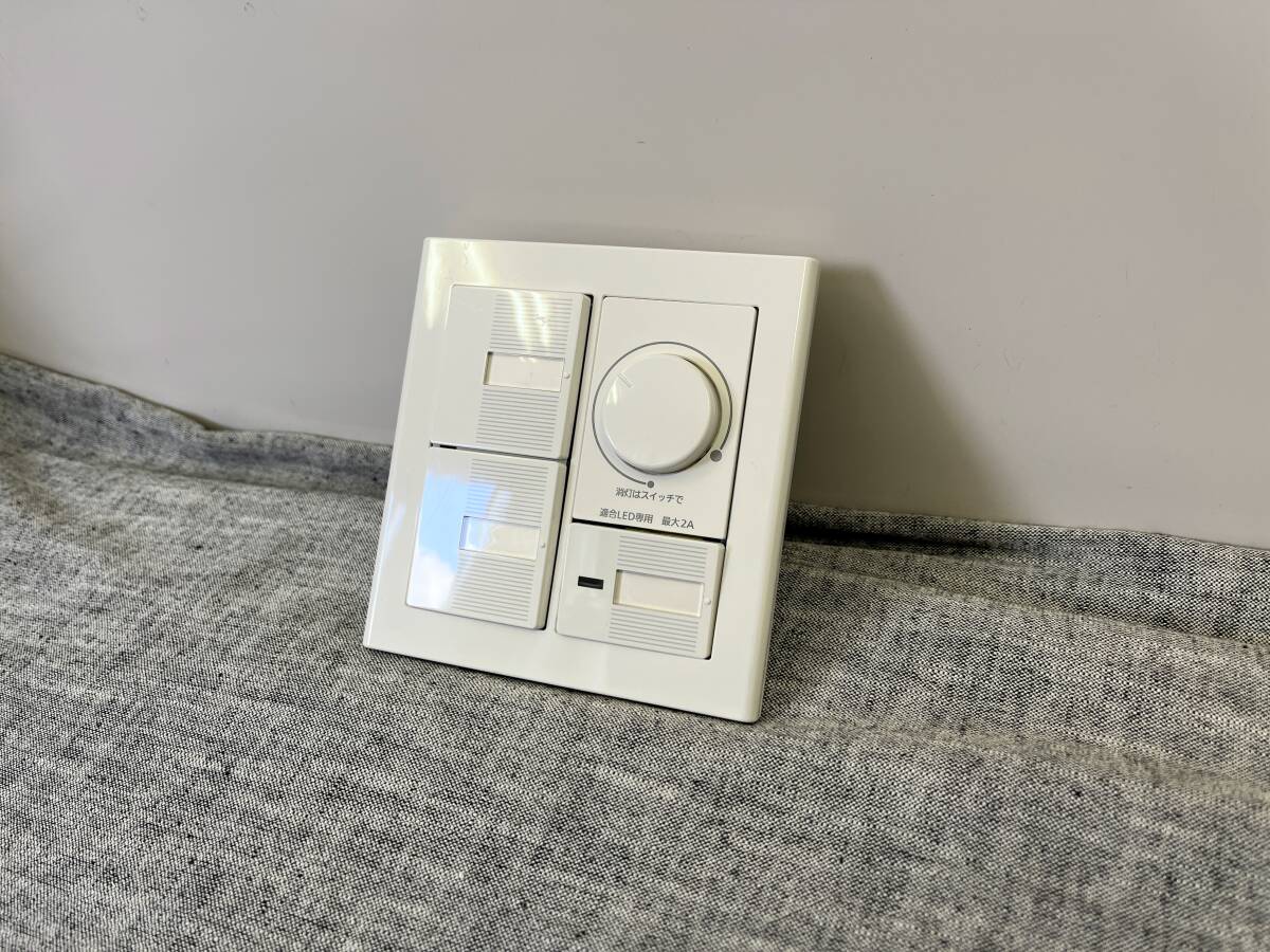 Ｋ-617★Panasonic★コスモシリーズワイド21 LED埋込逆位相調光スイッチC+埋込ほたるスイッチ 中古品
