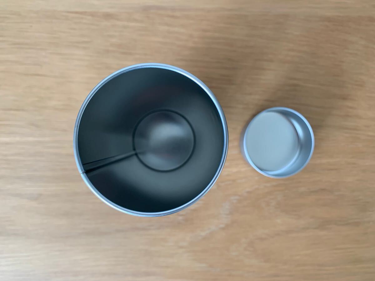 亀屋良永 御池煎餅 お菓子の空缶/空き缶 筒形/筒型 つや消しシルバー 小物整理/小物入れ/収納 ほとんど未使用 送料450円_画像3