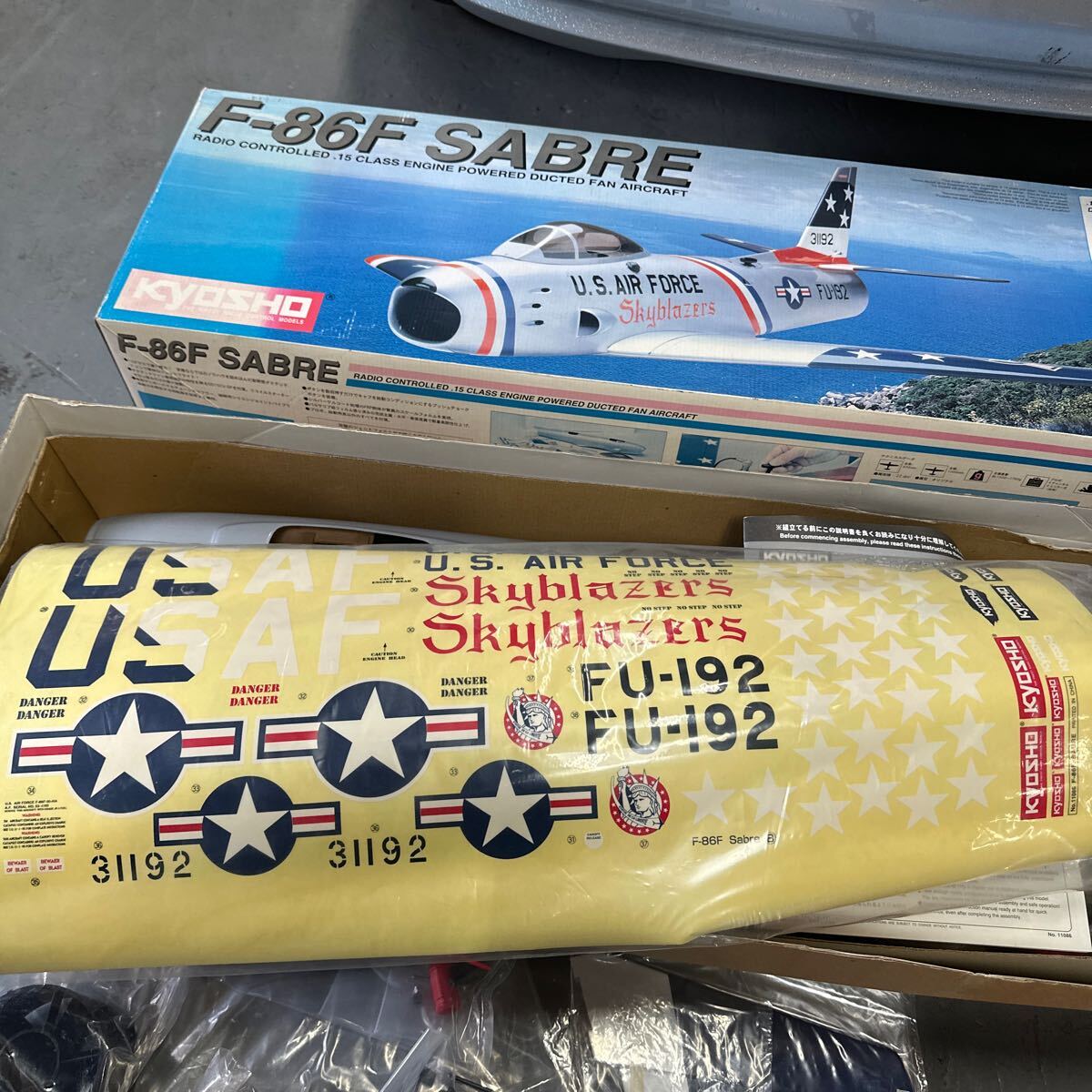 京商F86 SABREOS エンジン付きダクトファンラジコン飛行機