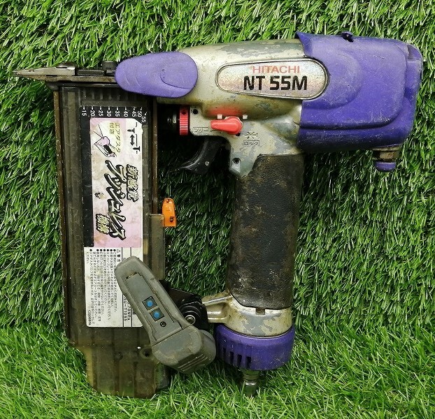中古品 HITACHI 日立工機 55mm 常圧 仕上釘打機 エアダスタ付 NT55M