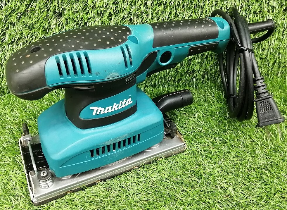 中古品 makita マキタ 100V パッド寸法93mm×185mm 仕上サンダー BO3710
