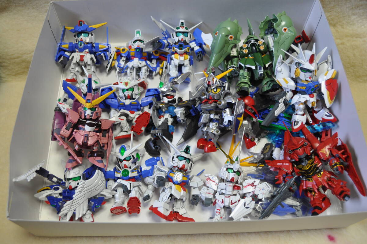 SDガンダム他いっぱい！　１５体完成品　ジオラマベースで
