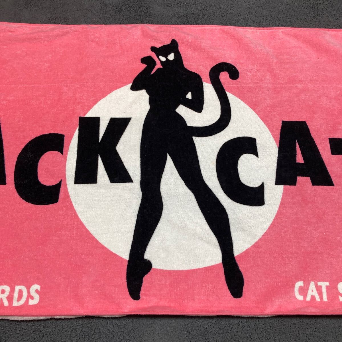 ブラックキャッツ 新品 バスタオル ロカビリー クリームソーダ ピンクドラゴン ブラックキャッツ 新品 バスタオル ロカビリー クリームソーダ
