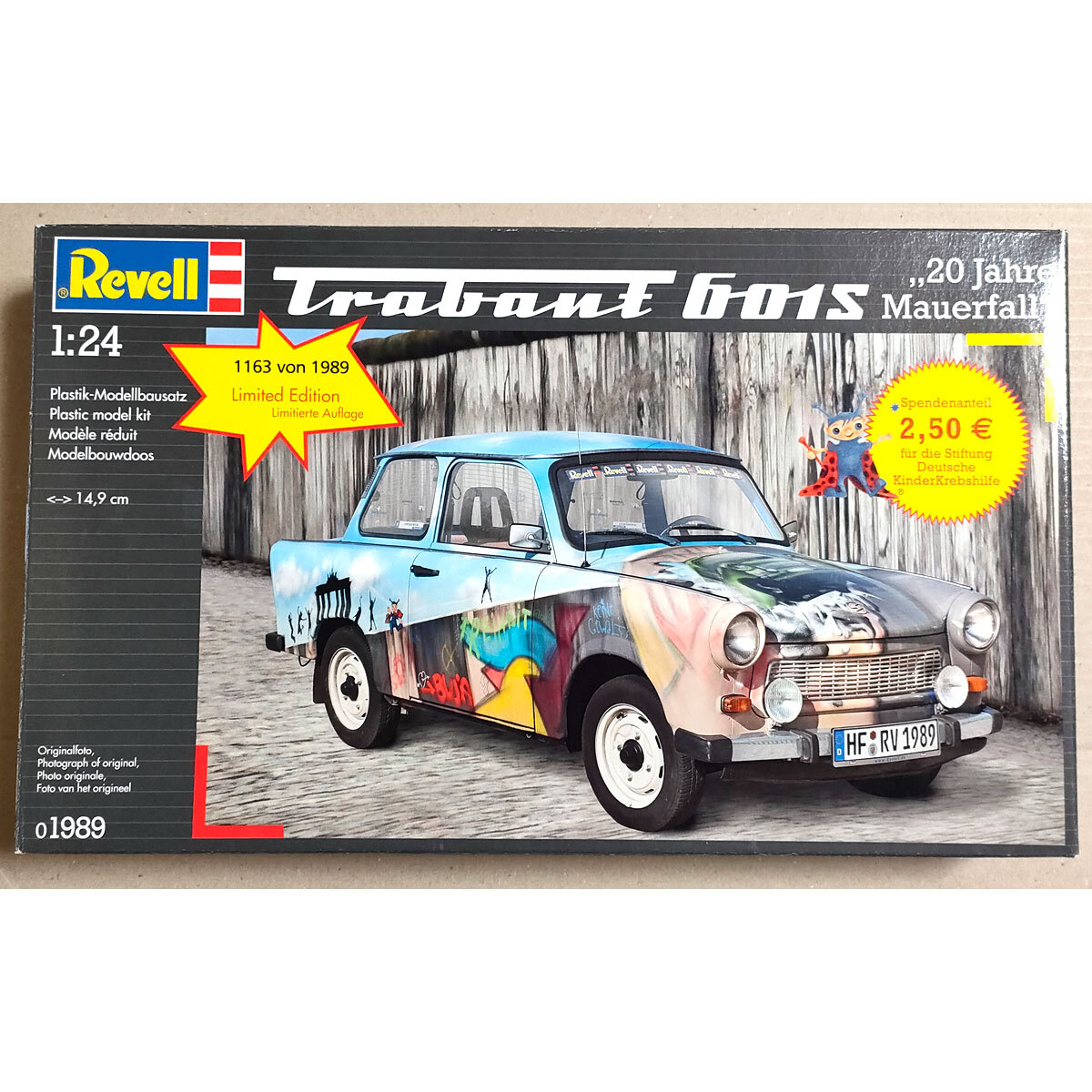 トラバント 601S ベルリンの壁 崩壊20周年記念キット 1/24 レベル Revell Trabant