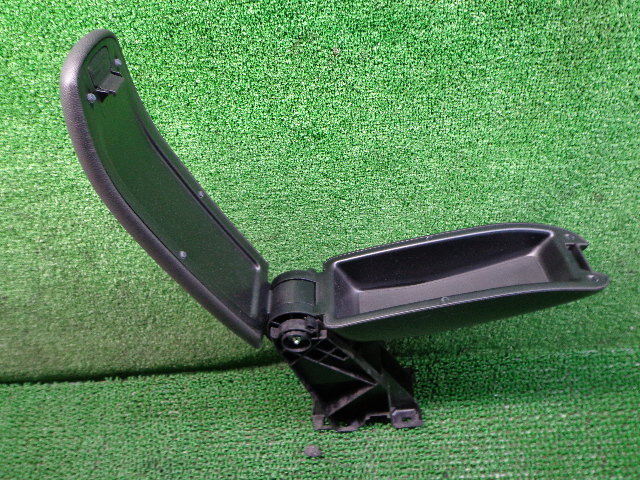 4FK4638 中左奧)) プジョー 208 ABA-A9HN01 2015年 アリュール 純正 アームレストコンソール
