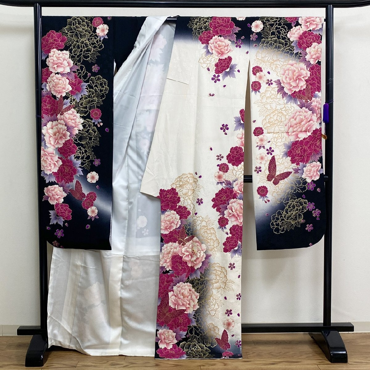 着物月花 金駒刺繍 金彩 可憐な花蝶 振袖 正絹 金糸 ki3216