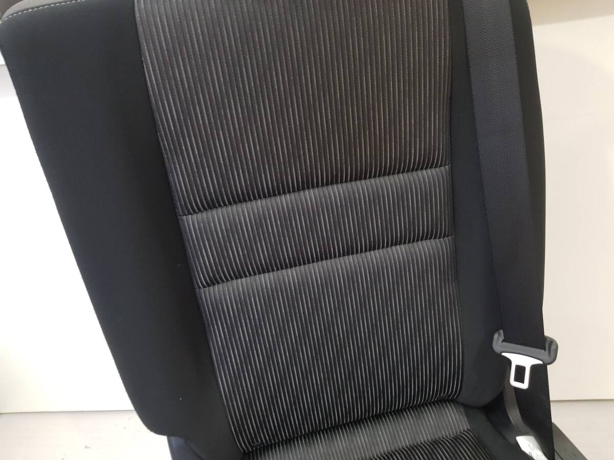 . мир 3 год Serena GFC27 GFNC27 Highway Star более поздней модели, оригинальные правый 2 ряда сиденье подтверждено 