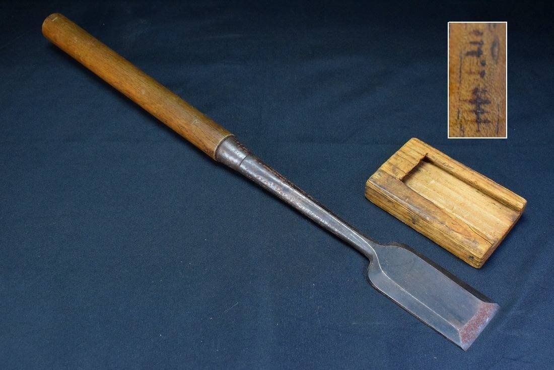 宮大工 古い 鑿 ノミ のみ【在銘】大工道具 工具 彫刻 全長約５２０ｍｍ 刃幅約４８ｍｍ 木工具 古道具