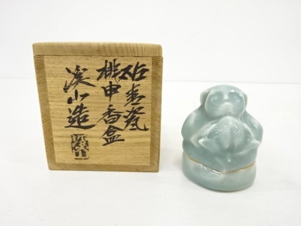 ys7243653; 加藤渓山造 砧青磁 桃申香合【道】(陶磁一般)|売買 ys7243653; 加藤渓山造 砧青磁 桃申香合【道】(陶磁一般)|売買