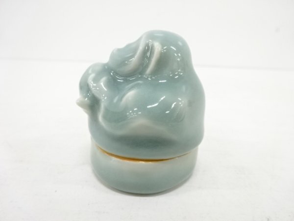 ys7243653; 加藤渓山造 砧青磁 桃申香合【道】(陶磁一般)|売買 ys7243653; 加藤渓山造 砧青磁 桃申香合【道】(陶磁一般)|売買