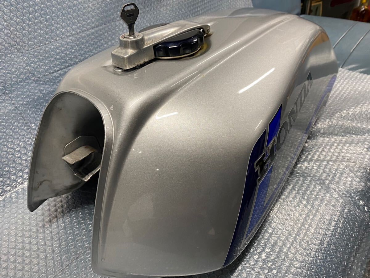 CB750F ガソリンタンク 美品 フューエルタンク HONDA 燃料タンク CB750F ガソリンタンク 美品 フューエルタンク HONDA 燃料タンク