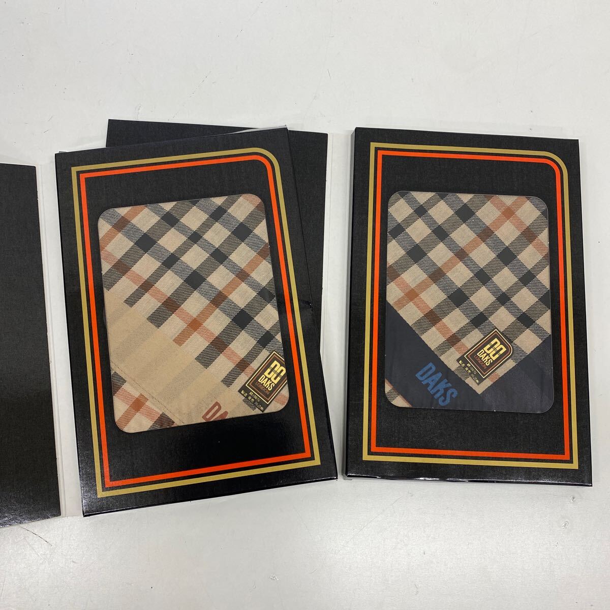 refle● 未使用保管品　DAKS LONDON ハンカチ 色違い　2枚　綿100% 現状品