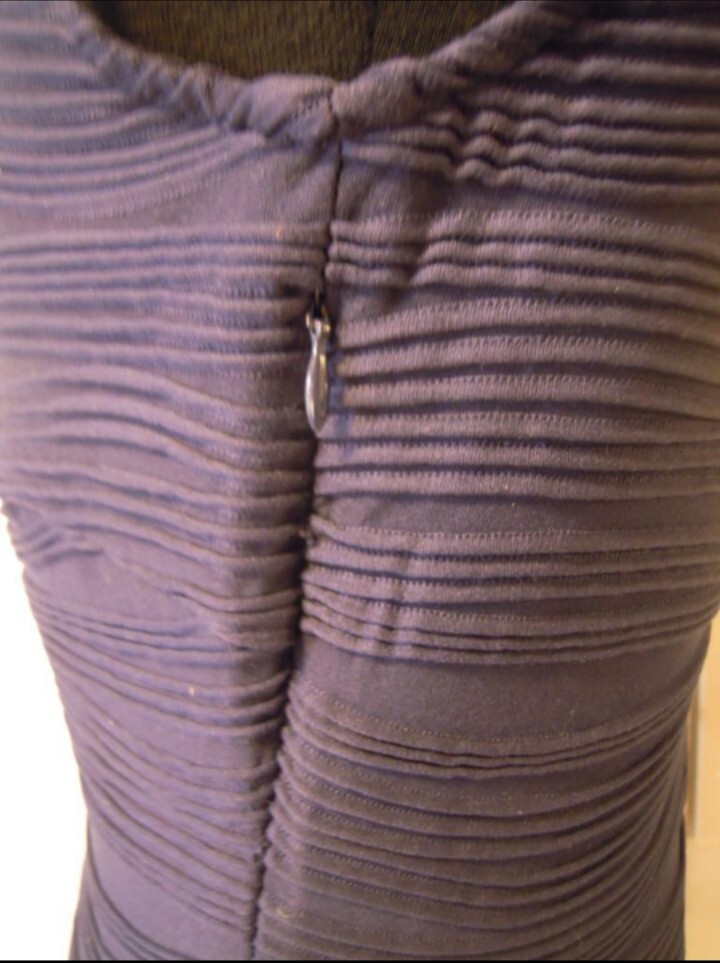 【内】ヴァニティーフェイス　袖なし　シャーリングワンピース　ネイビー　細身の方_画像6