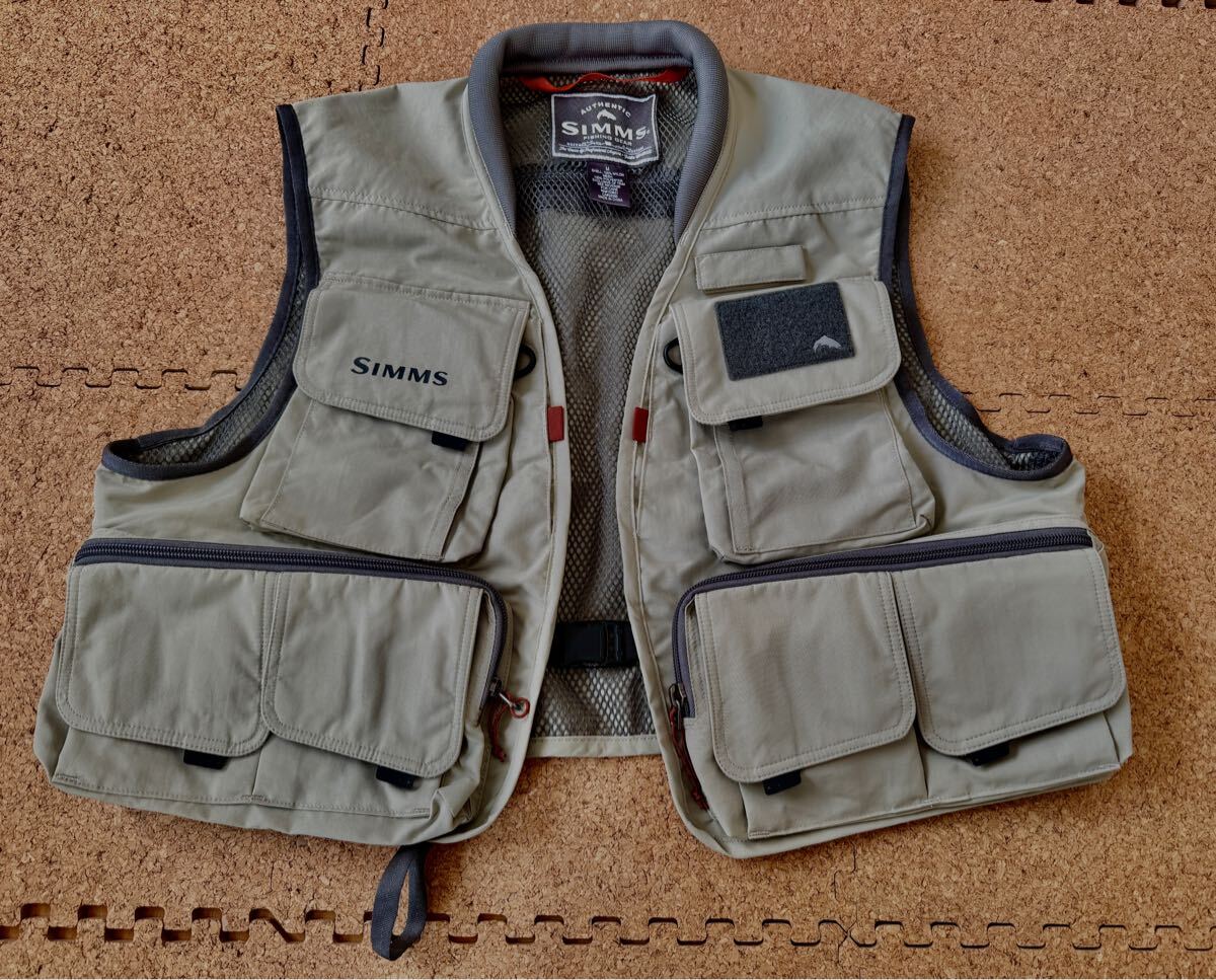 美品 SIMMS シムス フィッシングベスト ベージュ Mサイズ 美品 SIMMS シムス フィッシングベスト ベージュ Mサイズ