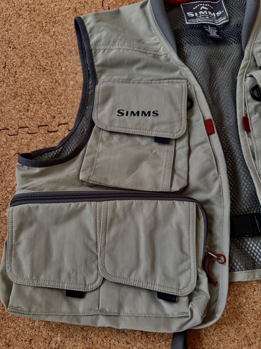 美品 SIMMS シムス フィッシングベスト ベージュ Mサイズ 美品 SIMMS シムス フィッシングベスト ベージュ Mサイズ